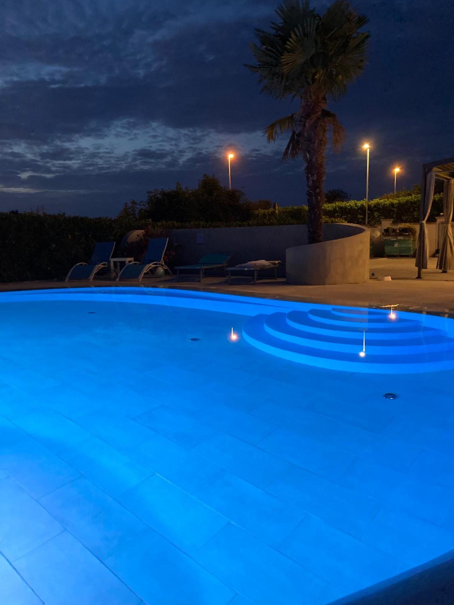 Villa Elke Maria With Overflow Pool And Hydromassage Novigrad (Istria) Exterior foto